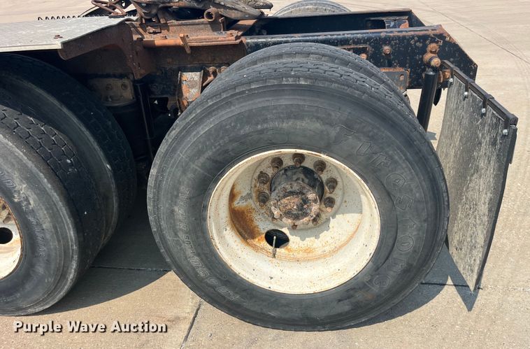 image for item EK8845 2001 Mack CH613 semi truck