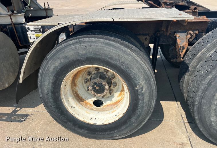 image for item EK8845 2001 Mack CH613 semi truck