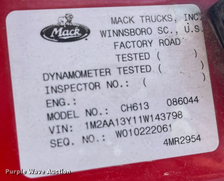 image for item EK8845 2001 Mack CH613 semi truck
