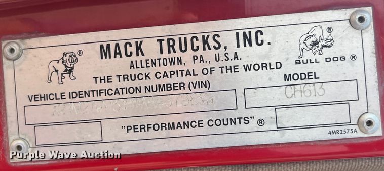 image for item EK8845 2001 Mack CH613 semi truck
