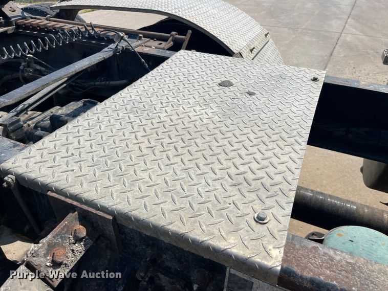 image for item EK8846 2001 Mack CH613  semi truck