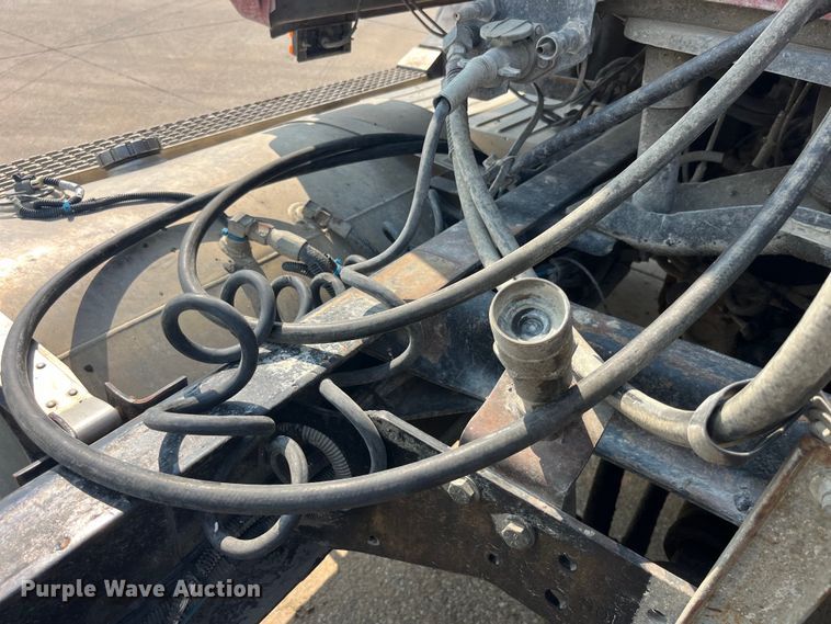 image for item EK8846 2001 Mack CH613  semi truck