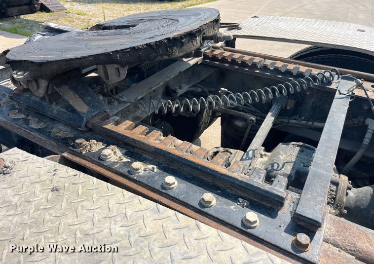 image for item EK8846 2001 Mack CH613  semi truck