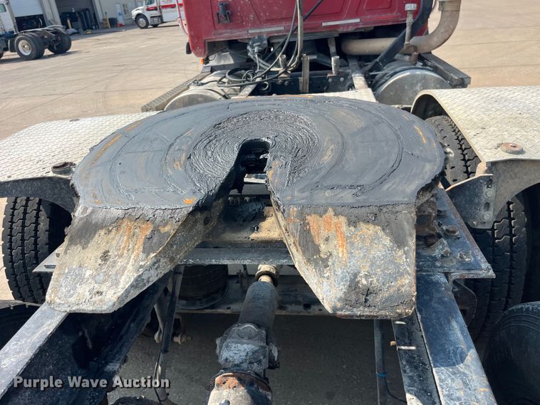 image for item EK8846 2001 Mack CH613  semi truck