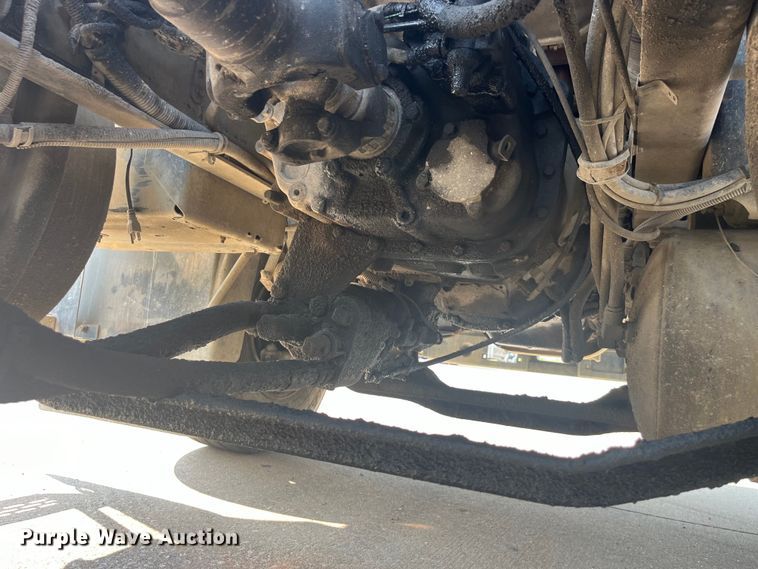 image for item EK8846 2001 Mack CH613  semi truck