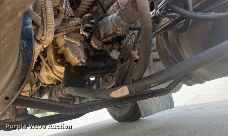 image for item EK8846 2001 Mack CH613  semi truck