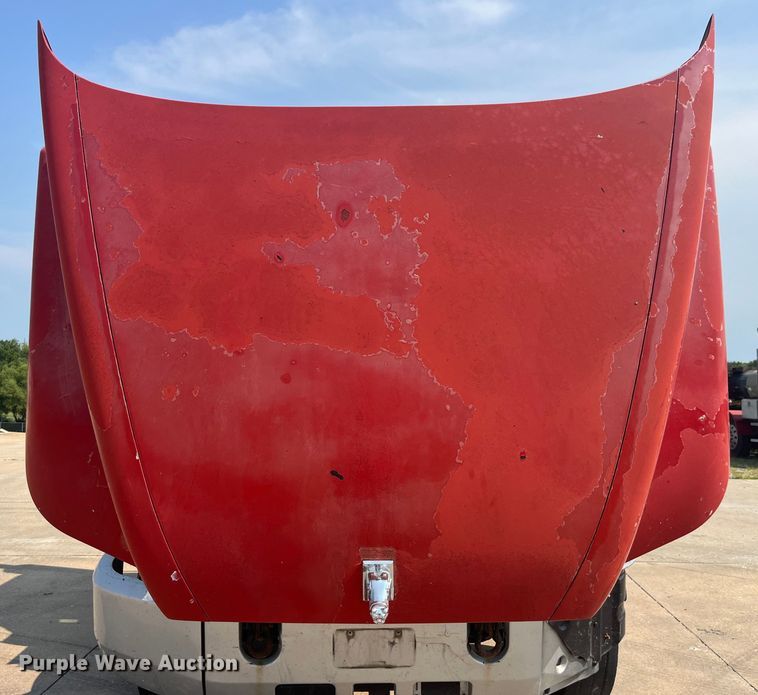 image for item EK8846 2001 Mack CH613  semi truck