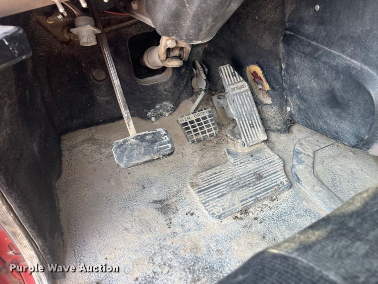 image for item EK8846 2001 Mack CH613  semi truck