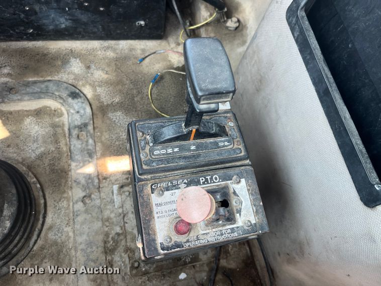 image for item EK8846 2001 Mack CH613  semi truck