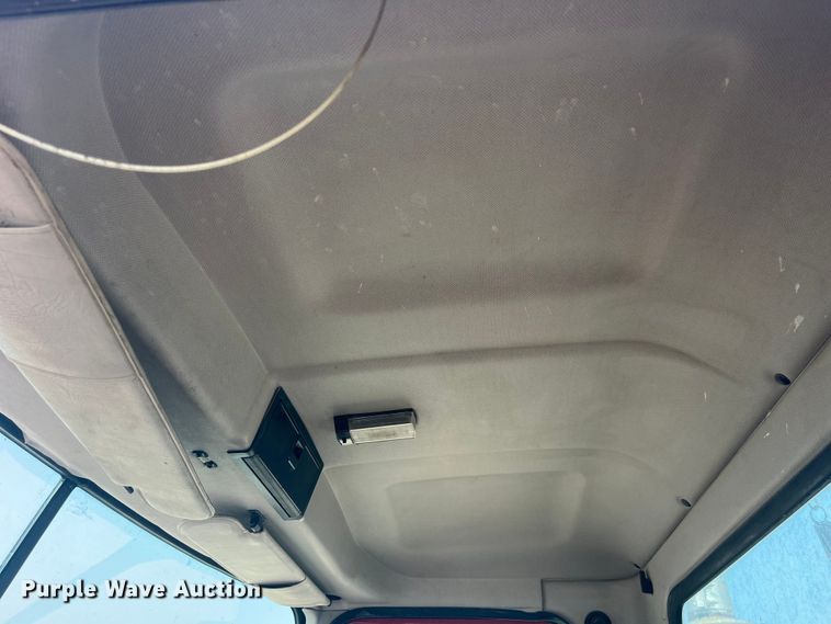 image for item EK8846 2001 Mack CH613  semi truck