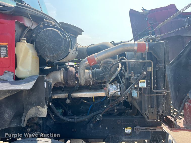 image for item EK8846 2001 Mack CH613  semi truck