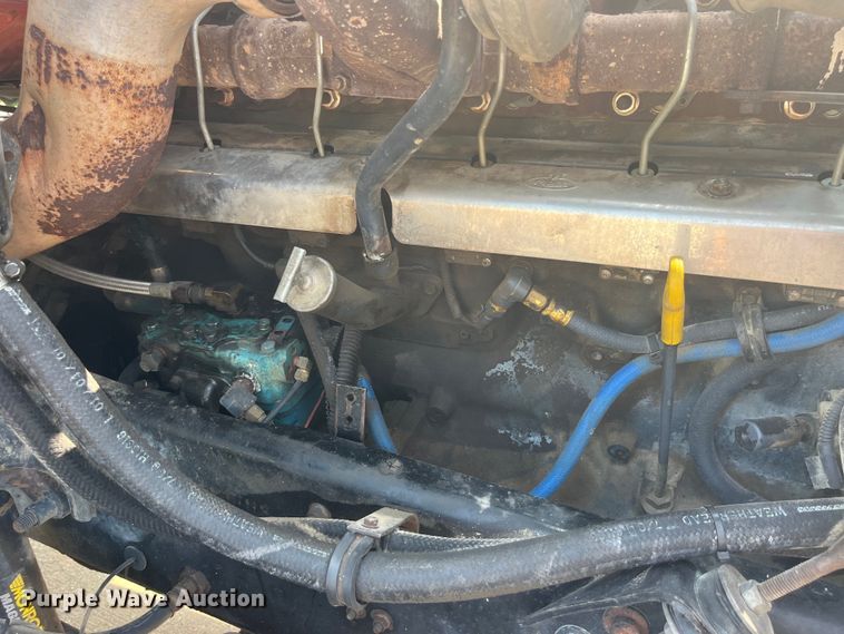 image for item EK8846 2001 Mack CH613  semi truck