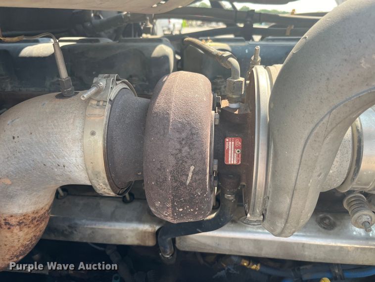 image for item EK8846 2001 Mack CH613  semi truck