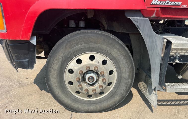 image for item EK8846 2001 Mack CH613  semi truck