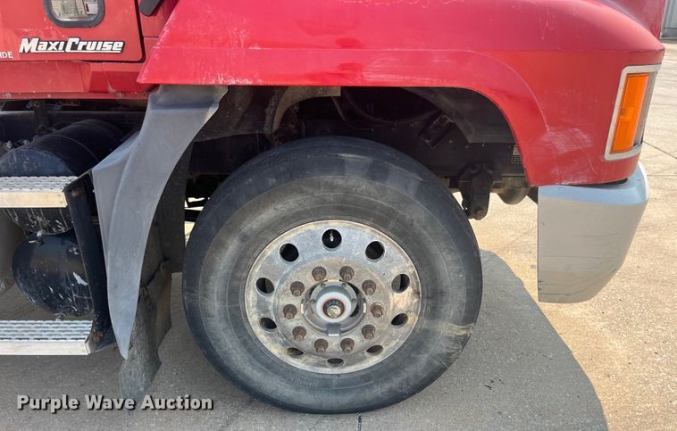 image for item EK8846 2001 Mack CH613  semi truck