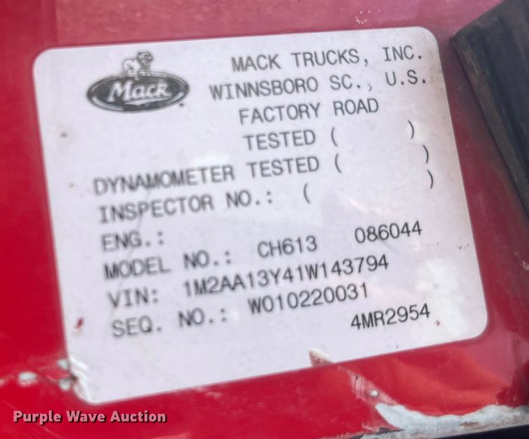 image for item EK8846 2001 Mack CH613  semi truck