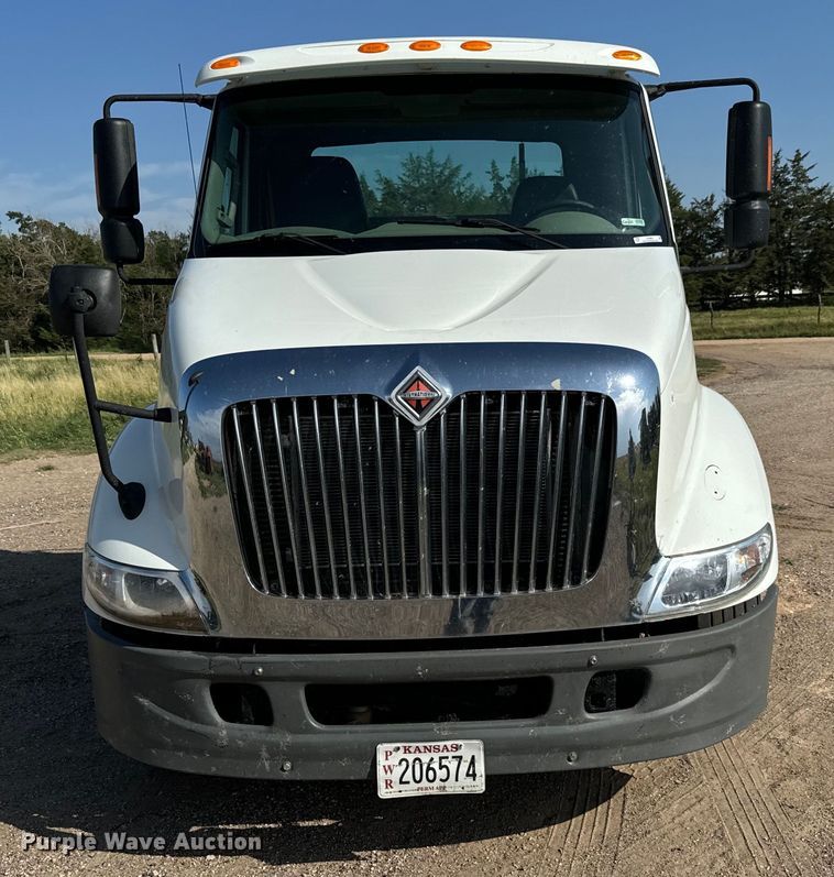 image for item LF9863 2015 International  8600 SBA 6x4 semi truck