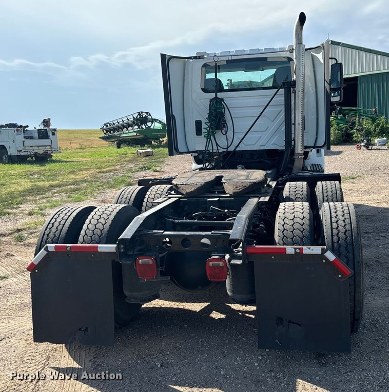 image for item LF9863 2015 International  8600 SBA 6x4 semi truck