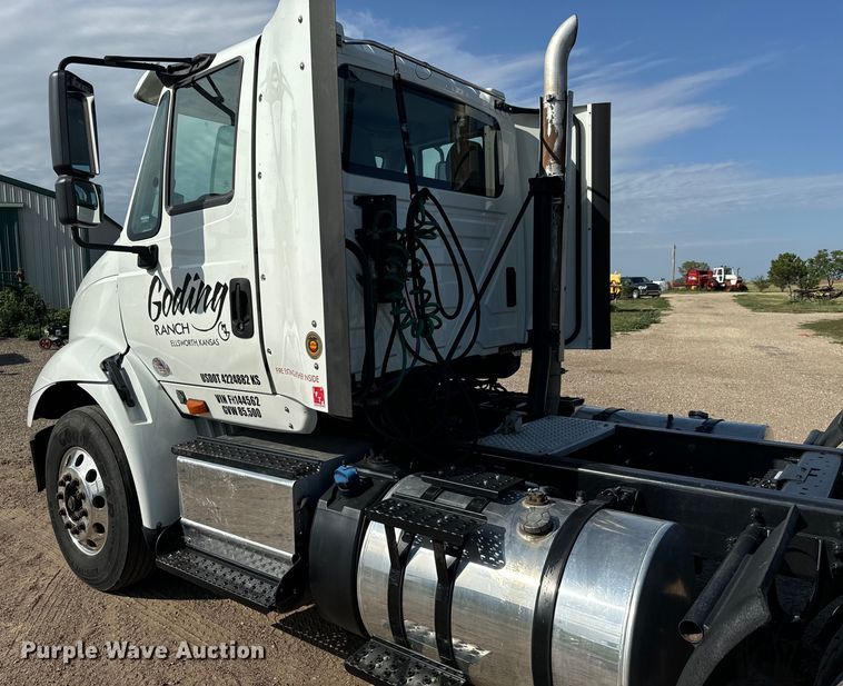 image for item LF9863 2015 International  8600 SBA 6x4 semi truck