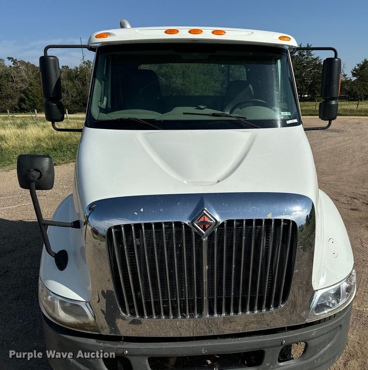 image for item LF9863 2015 International  8600 SBA 6x4 semi truck