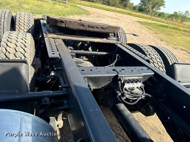 image for item LF9863 2015 International  8600 SBA 6x4 semi truck