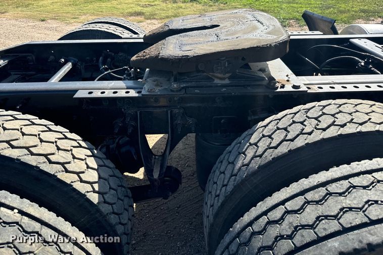 image for item LF9863 2015 International  8600 SBA 6x4 semi truck