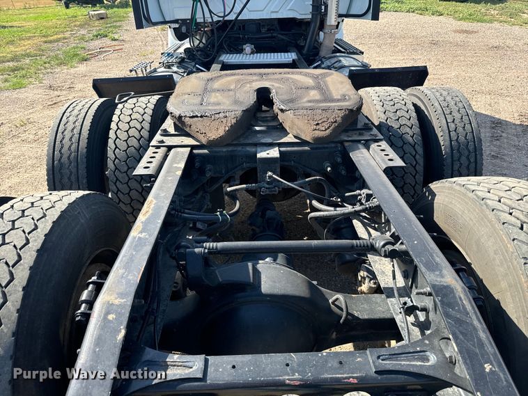 image for item LF9863 2015 International  8600 SBA 6x4 semi truck