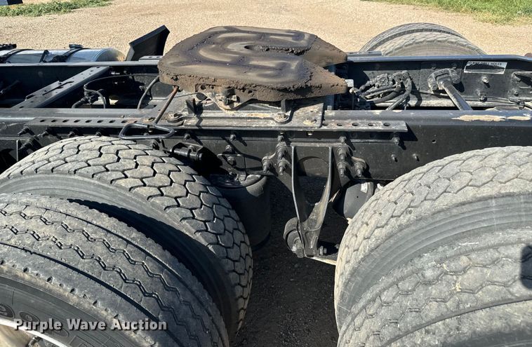 image for item LF9863 2015 International  8600 SBA 6x4 semi truck