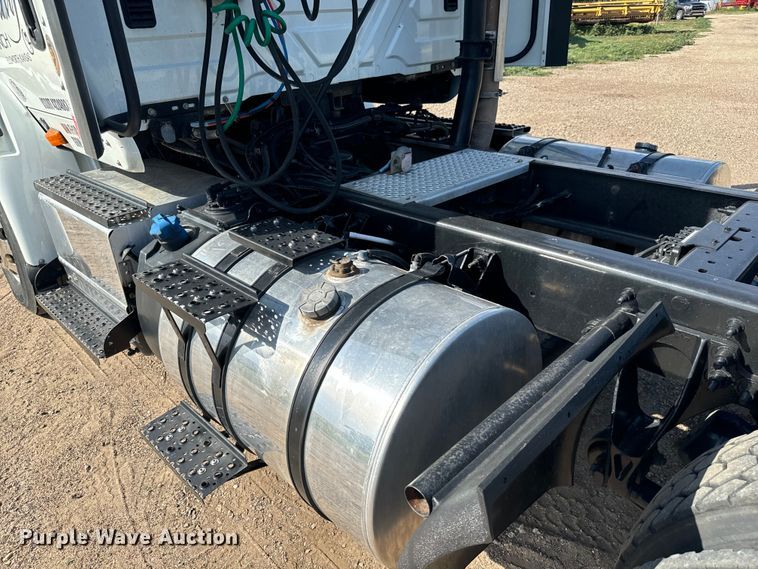 image for item LF9863 2015 International  8600 SBA 6x4 semi truck