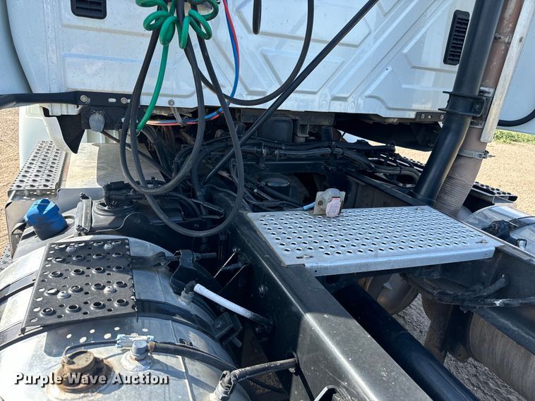 image for item LF9863 2015 International  8600 SBA 6x4 semi truck