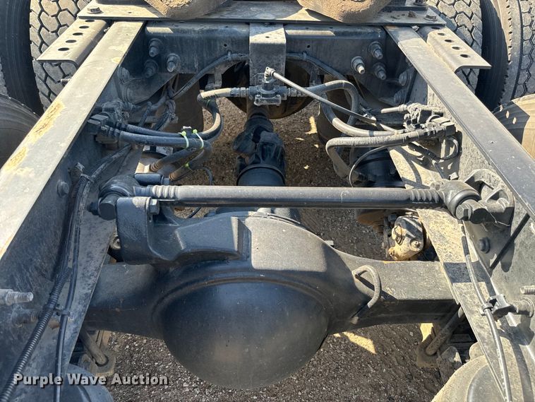 image for item LF9863 2015 International  8600 SBA 6x4 semi truck