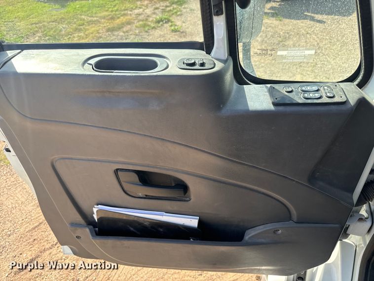 image for item LF9863 2015 International  8600 SBA 6x4 semi truck