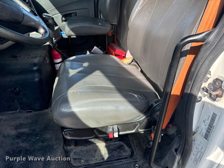 image for item LF9863 2015 International  8600 SBA 6x4 semi truck