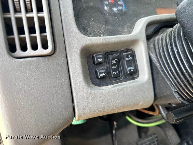 image for item LF9863 2015 International  8600 SBA 6x4 semi truck