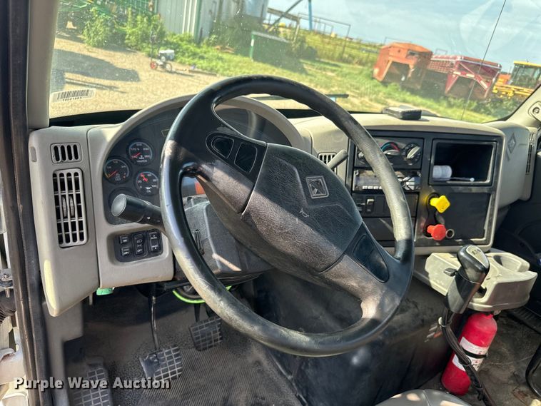 image for item LF9863 2015 International  8600 SBA 6x4 semi truck