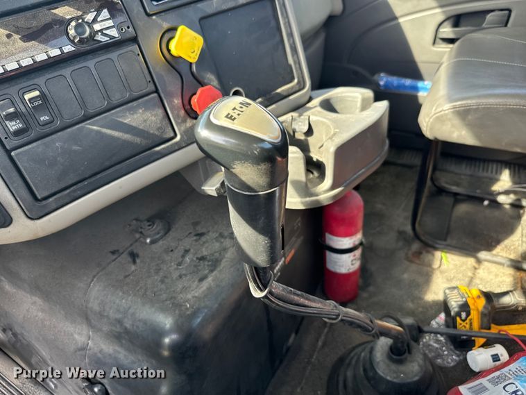 image for item LF9863 2015 International  8600 SBA 6x4 semi truck