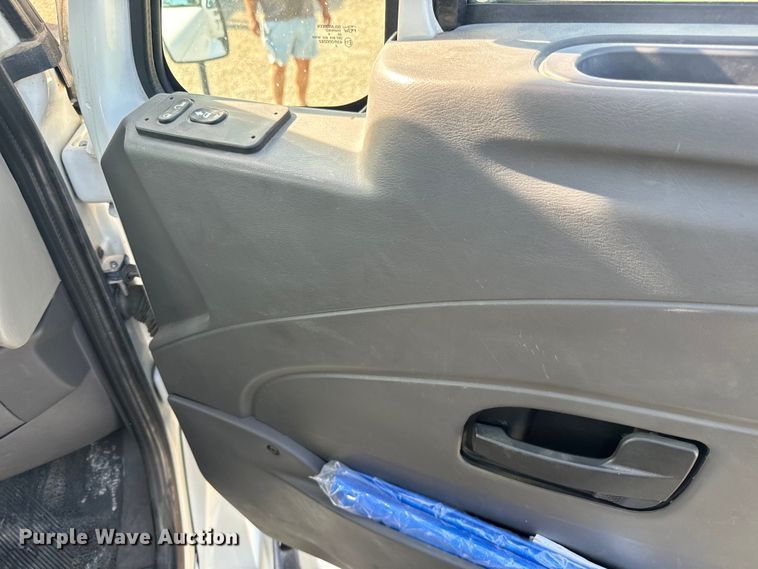 image for item LF9863 2015 International  8600 SBA 6x4 semi truck