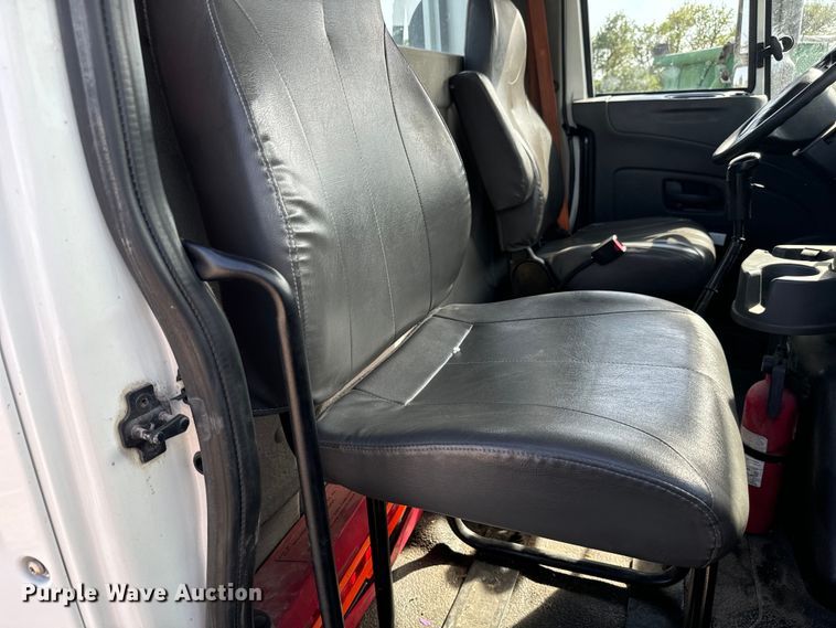 image for item LF9863 2015 International  8600 SBA 6x4 semi truck