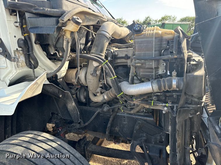 image for item LF9863 2015 International  8600 SBA 6x4 semi truck