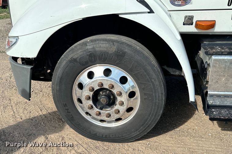 image for item LF9863 2015 International  8600 SBA 6x4 semi truck