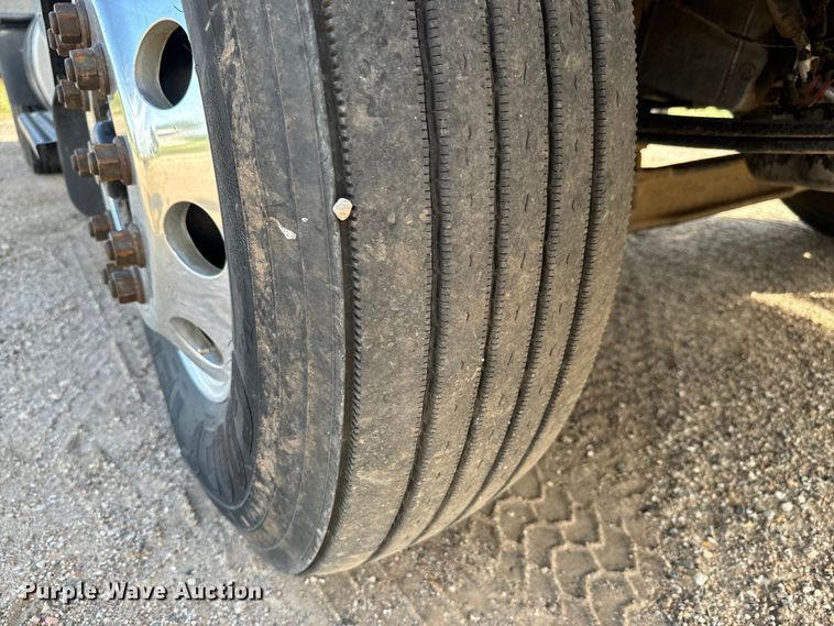 image for item LF9863 2015 International  8600 SBA 6x4 semi truck