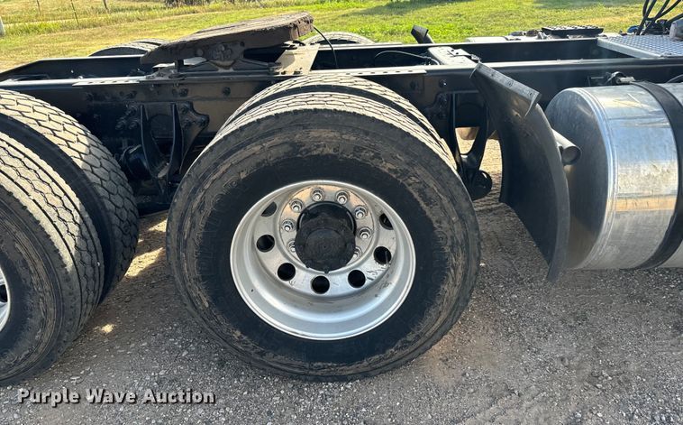 image for item LF9863 2015 International  8600 SBA 6x4 semi truck