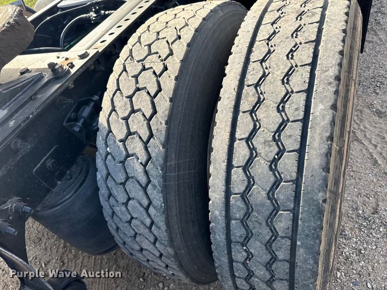 image for item LF9863 2015 International  8600 SBA 6x4 semi truck