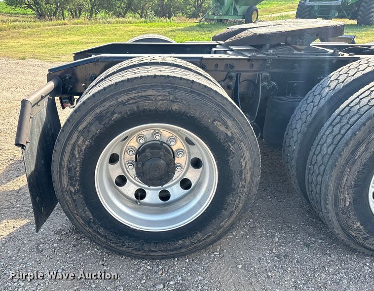 image for item LF9863 2015 International  8600 SBA 6x4 semi truck