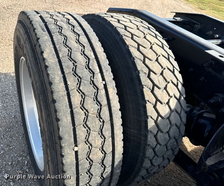 image for item LF9863 2015 International  8600 SBA 6x4 semi truck