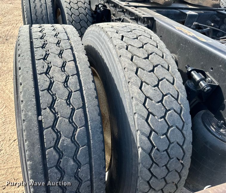 image for item LF9863 2015 International  8600 SBA 6x4 semi truck