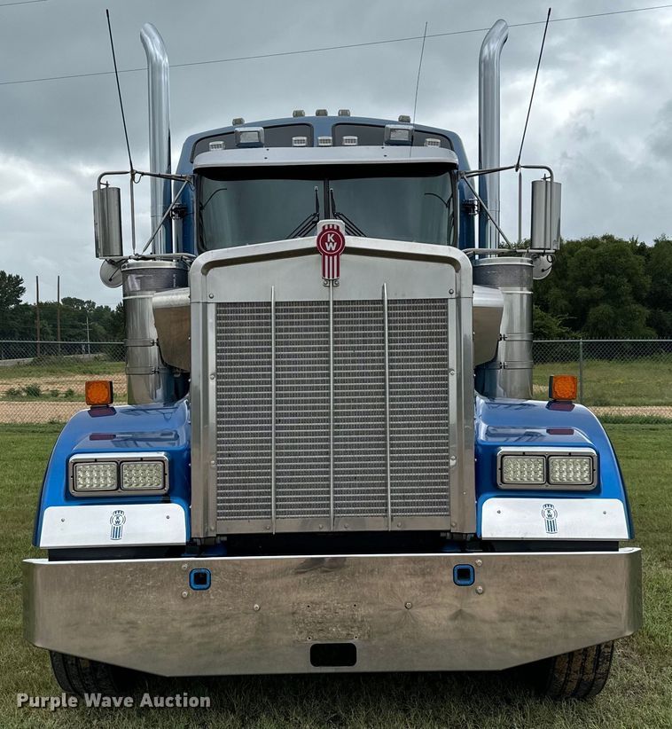 image for item NQ9699 2016 Kenworth W900 semi truck