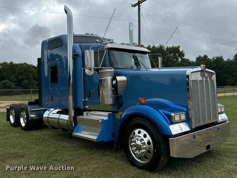 image for item NQ9699 2016 Kenworth W900 semi truck