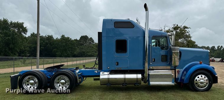 image for item NQ9699 2016 Kenworth W900 semi truck