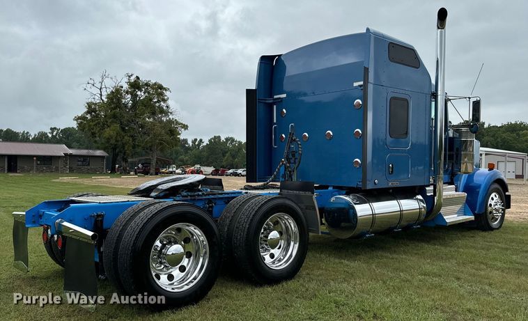 image for item NQ9699 2016 Kenworth W900 semi truck